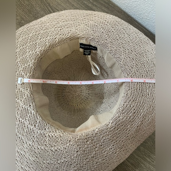 Saks Fifth Avenue Floppy Sun Hat. - Picture 4 of 5